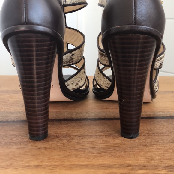 Stunning snakeskin print Tamarah heeled sandal with turn locks. - Picture 15 of 17